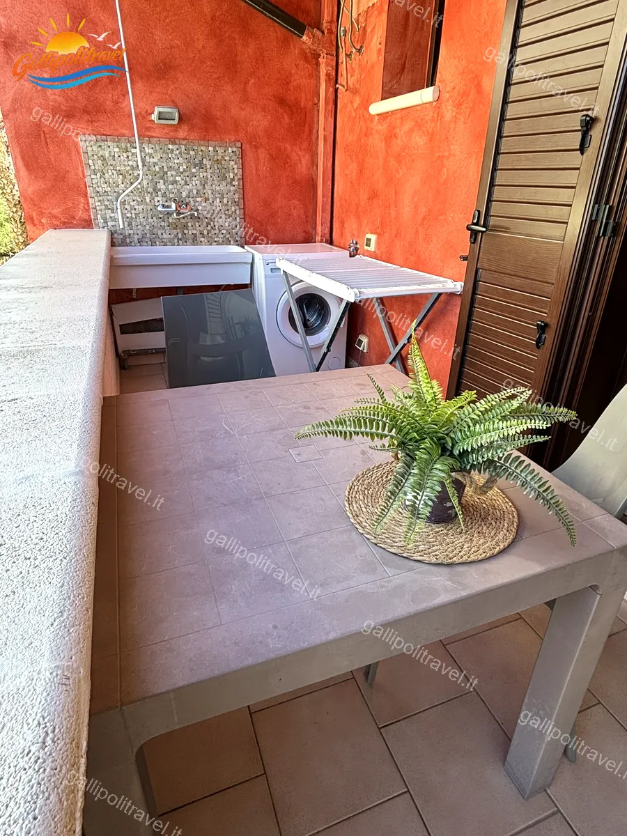 Patio esterno con lavatrice del Bilocale Laura, Residenza Marina Gallipoli