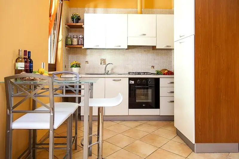 Cucina con piano bar Trilocale F1/1